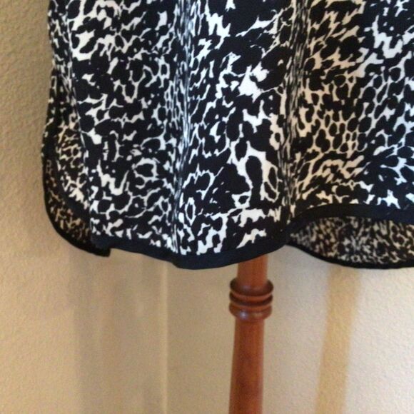 Lane Bryant Black Cream Sleeveless Blouse 14 - Picture 10 of 10